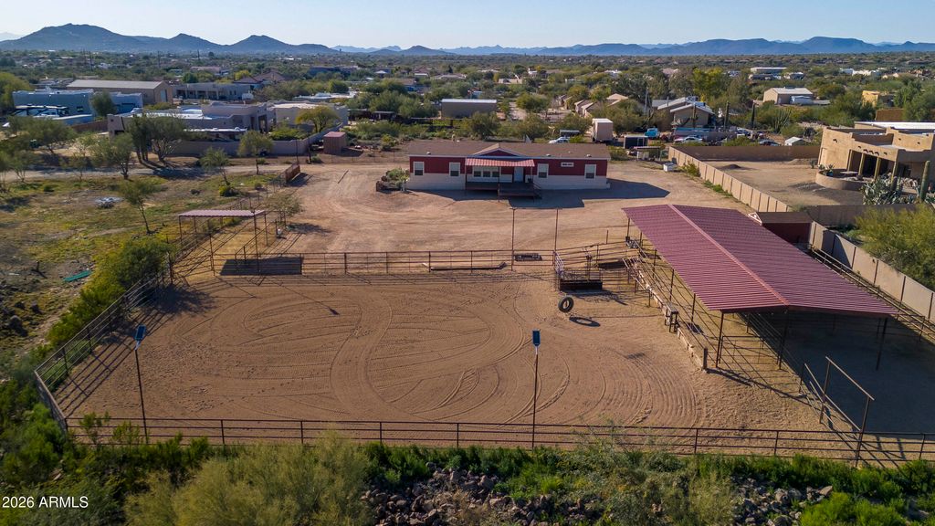Image 3 of property listing at 39624 N Central Avenue, Phoenix, AZ 85086