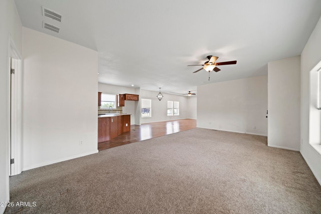 Image 6 of property listing at 39624 N Central Avenue, Phoenix, AZ 85086