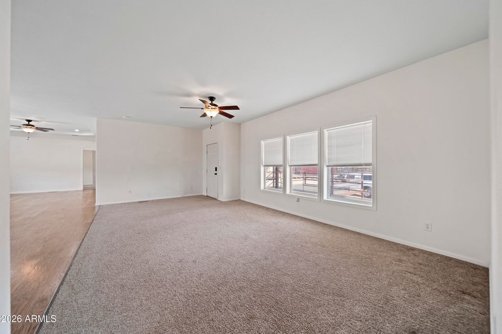 Image 7 of property listing at 39624 N Central Avenue, Phoenix, AZ 85086