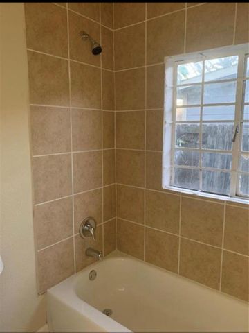 324 Delaware Street B, Houston, TX 77029