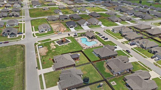 27515 E 108th Place S, Coweta, OK 74429