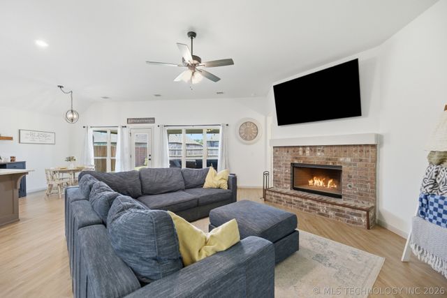 27515 E 108th Place S, Coweta, OK 74429