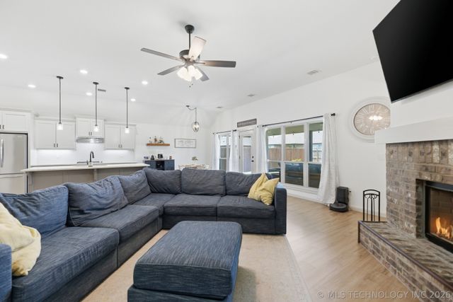 27515 E 108th Place S, Coweta, OK 74429