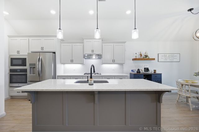 27515 E 108th Place S, Coweta, OK 74429