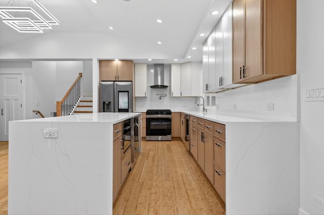 200 N Pine Street, Prospect Heights, IL 60070