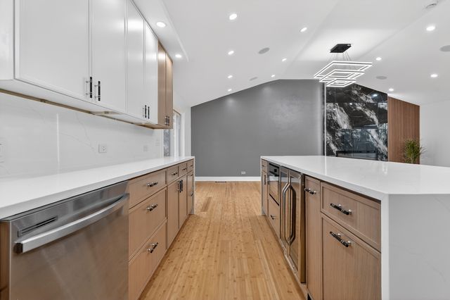 200 N Pine Street, Prospect Heights, IL 60070