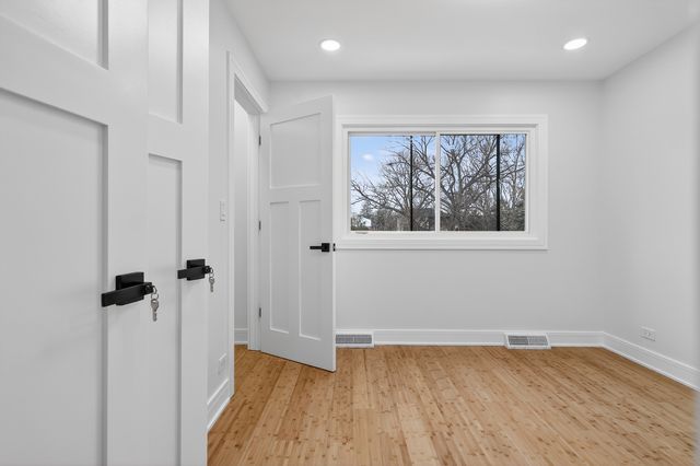 200 N Pine Street, Prospect Heights, IL 60070