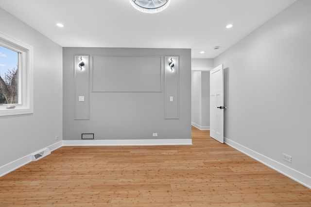 200 N Pine Street, Prospect Heights, IL 60070