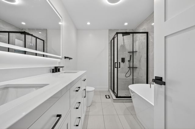 200 N Pine Street, Prospect Heights, IL 60070