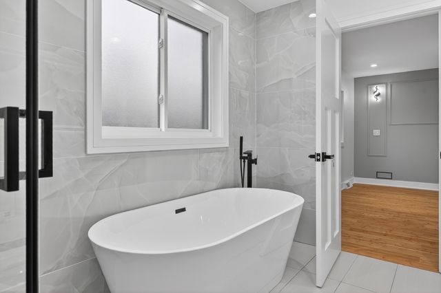 200 N Pine Street, Prospect Heights, IL 60070