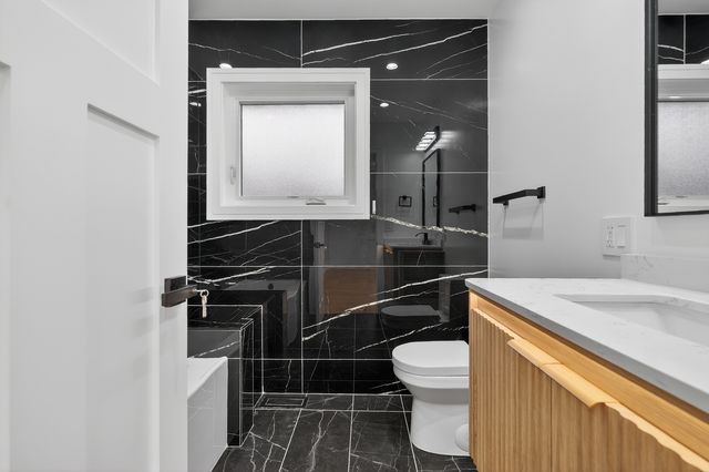 200 N Pine Street, Prospect Heights, IL 60070