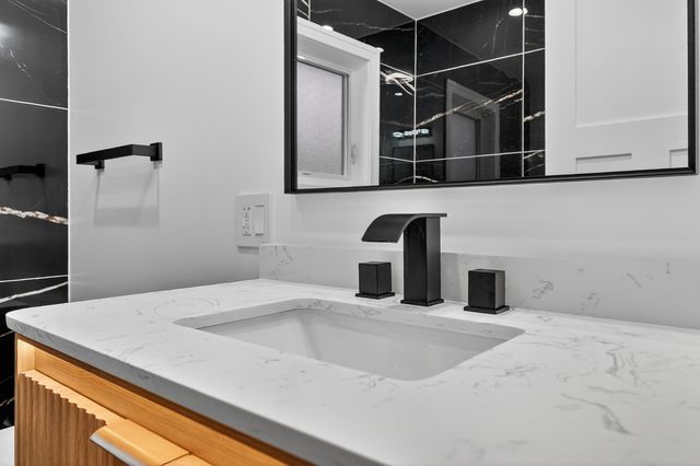 200 N Pine Street, Prospect Heights, IL 60070