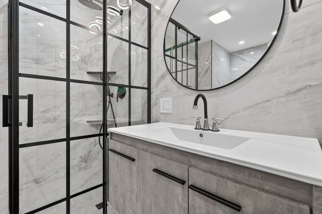 200 N Pine Street, Prospect Heights, IL 60070