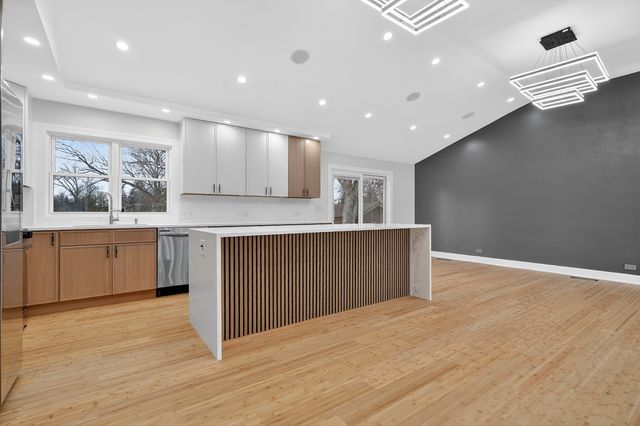 200 N Pine Street, Prospect Heights, IL 60070