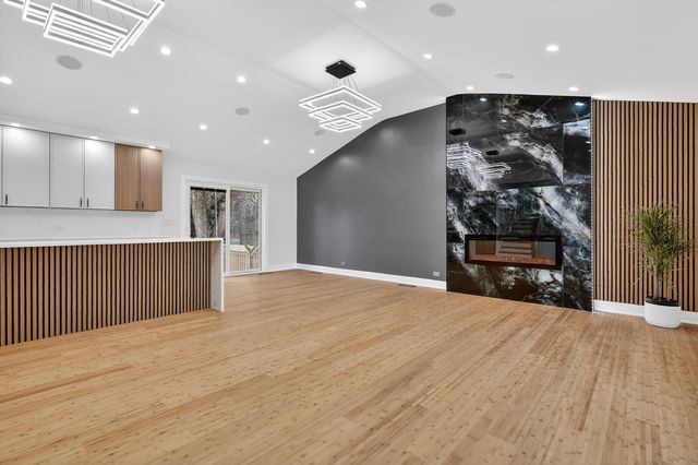 200 N Pine Street, Prospect Heights, IL 60070