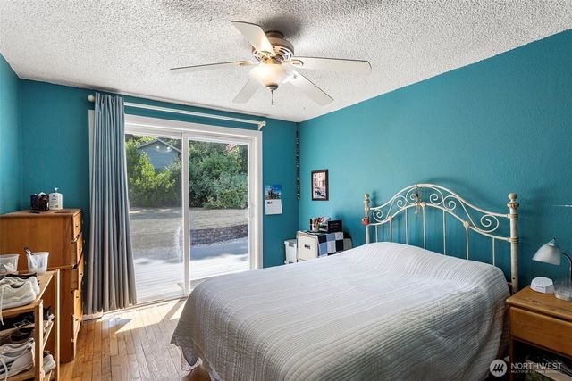 18042 10th Avenue NE, Shoreline, WA 98155