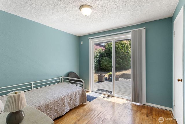 18042 10th Avenue NE, Shoreline, WA 98155
