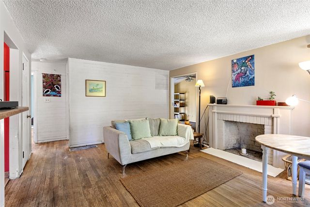 18042 10th Avenue NE, Shoreline, WA 98155