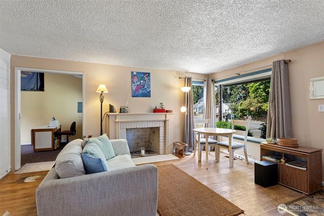 18042 10th Avenue NE, Shoreline, WA 98155
