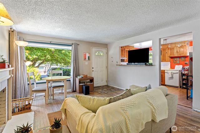 18042 10th Avenue NE, Shoreline, WA 98155