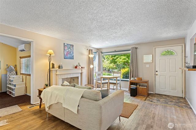 18042 10th Avenue NE, Shoreline, WA 98155
