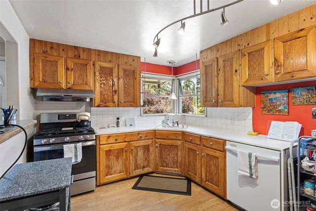 18042 10th Avenue NE, Shoreline, WA 98155