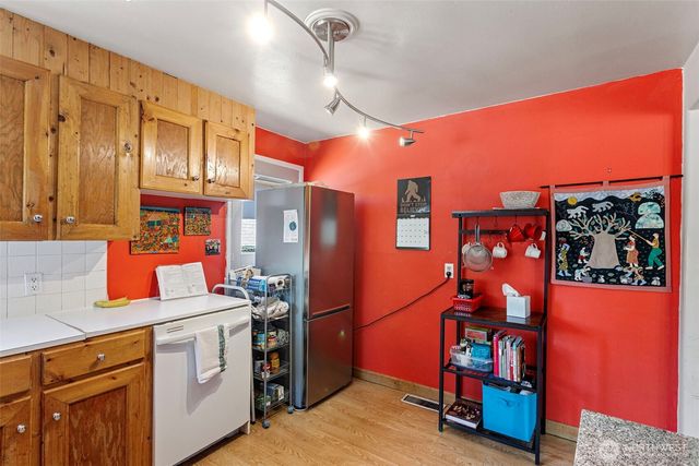 18042 10th Avenue NE, Shoreline, WA 98155