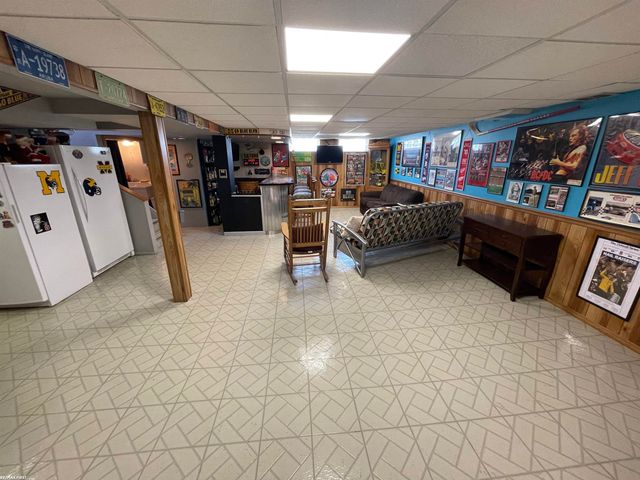 22225 Love Street, St Clair Shores, MI 48082