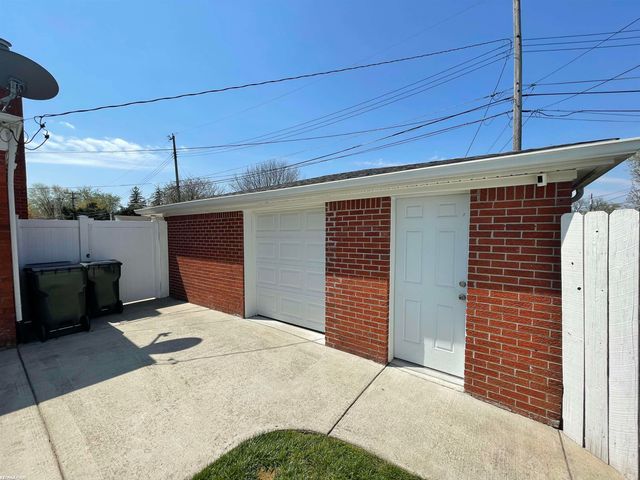 22225 Love Street, St Clair Shores, MI 48082