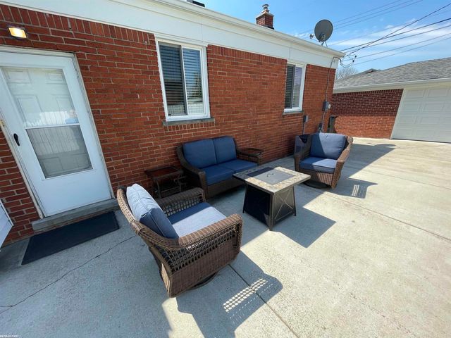 22225 Love Street, St Clair Shores, MI 48082