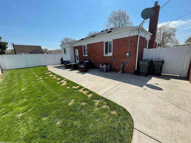 22225 Love Street, St Clair Shores, MI 48082