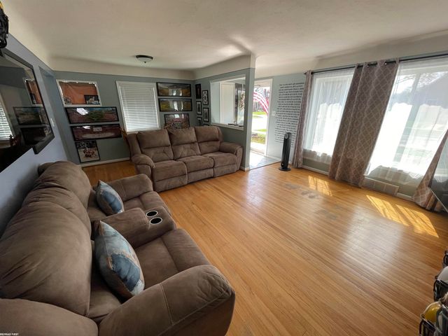 22225 Love Street, St Clair Shores, MI 48082