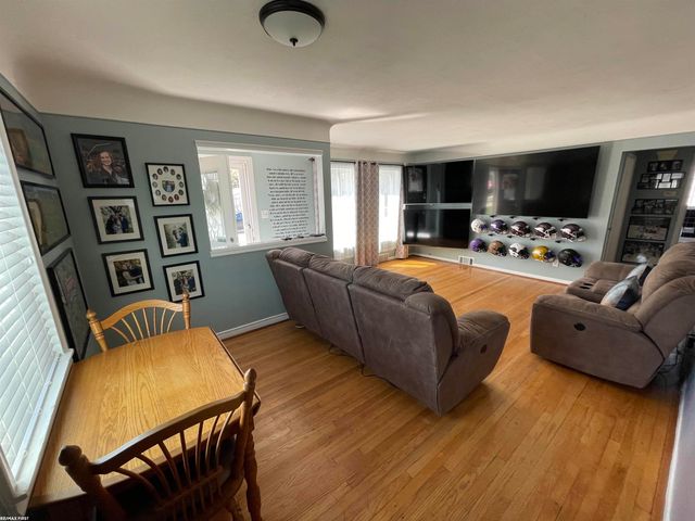 22225 Love Street, St Clair Shores, MI 48082