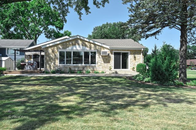 604 Bally Road, Mchenry, IL 60050