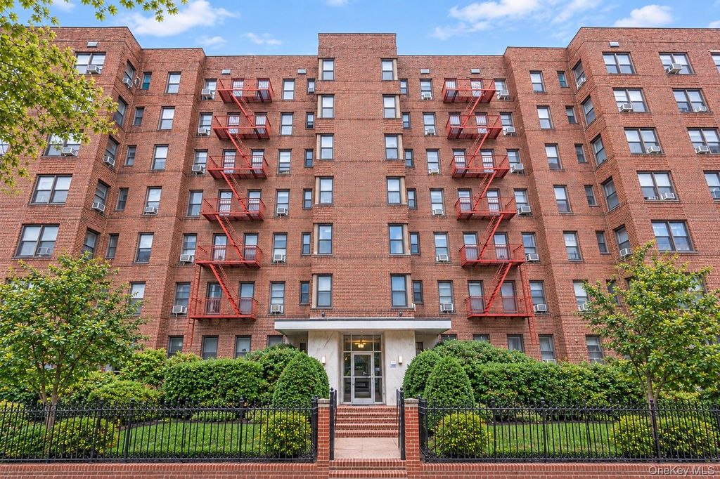 141-60 84th Road 3G, Briarwood, NY 11435 — exterior