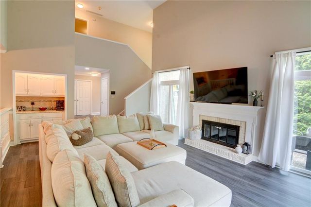 2560 Links End, Roswell, GA 30076