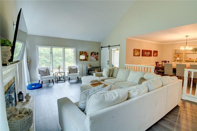 2560 Links End, Roswell, GA 30076