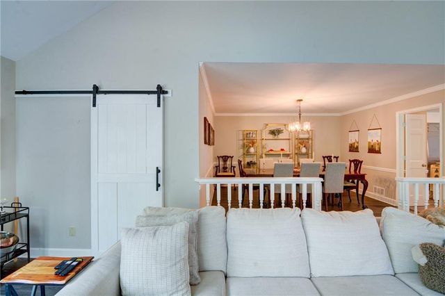 2560 Links End, Roswell, GA 30076