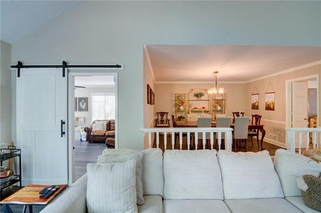 2560 Links End, Roswell, GA 30076