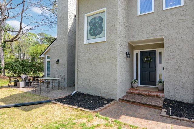 2560 Links End, Roswell, GA 30076