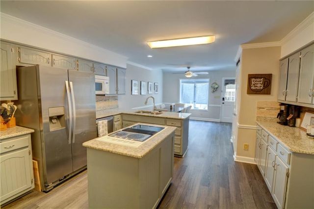 2560 Links End, Roswell, GA 30076