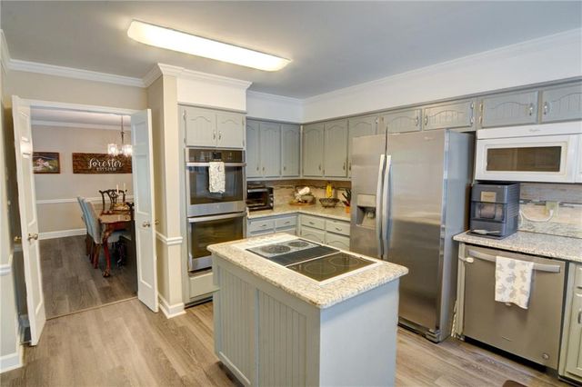 2560 Links End, Roswell, GA 30076