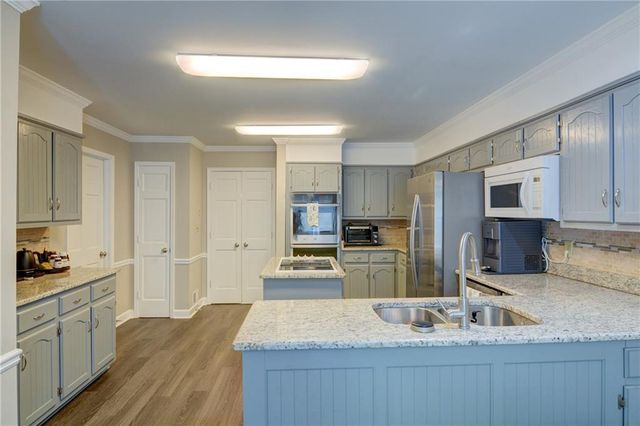 2560 Links End, Roswell, GA 30076