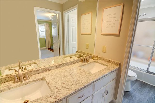 2560 Links End, Roswell, GA 30076