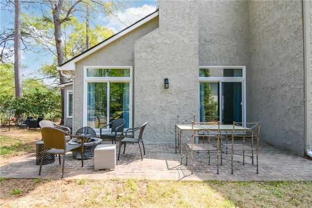 2560 Links End, Roswell, GA 30076