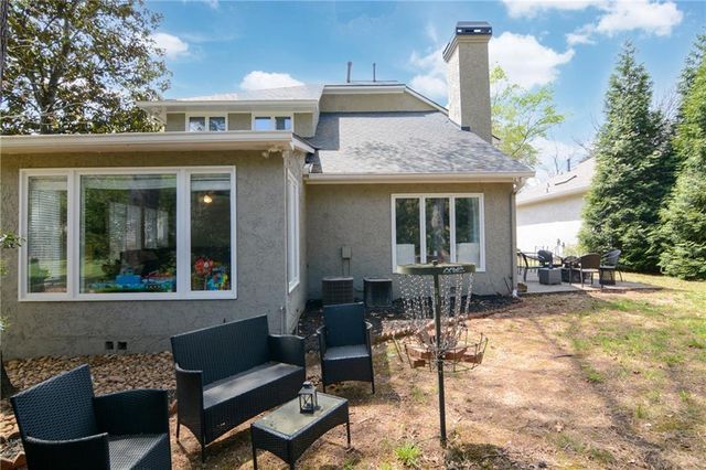 2560 Links End, Roswell, GA 30076