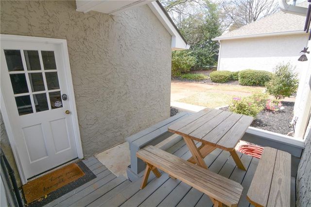 2560 Links End, Roswell, GA 30076