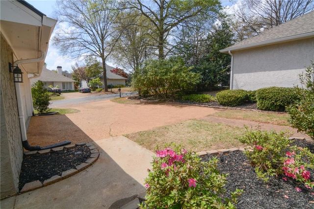 2560 Links End, Roswell, GA 30076