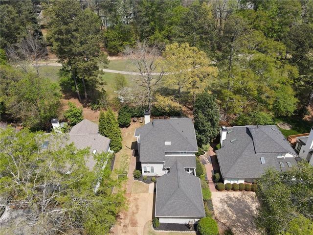 2560 Links End, Roswell, GA 30076