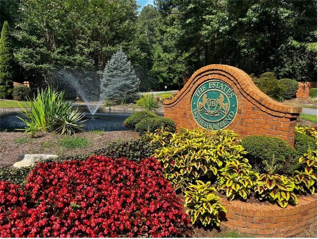 2560 Links End, Roswell, GA 30076